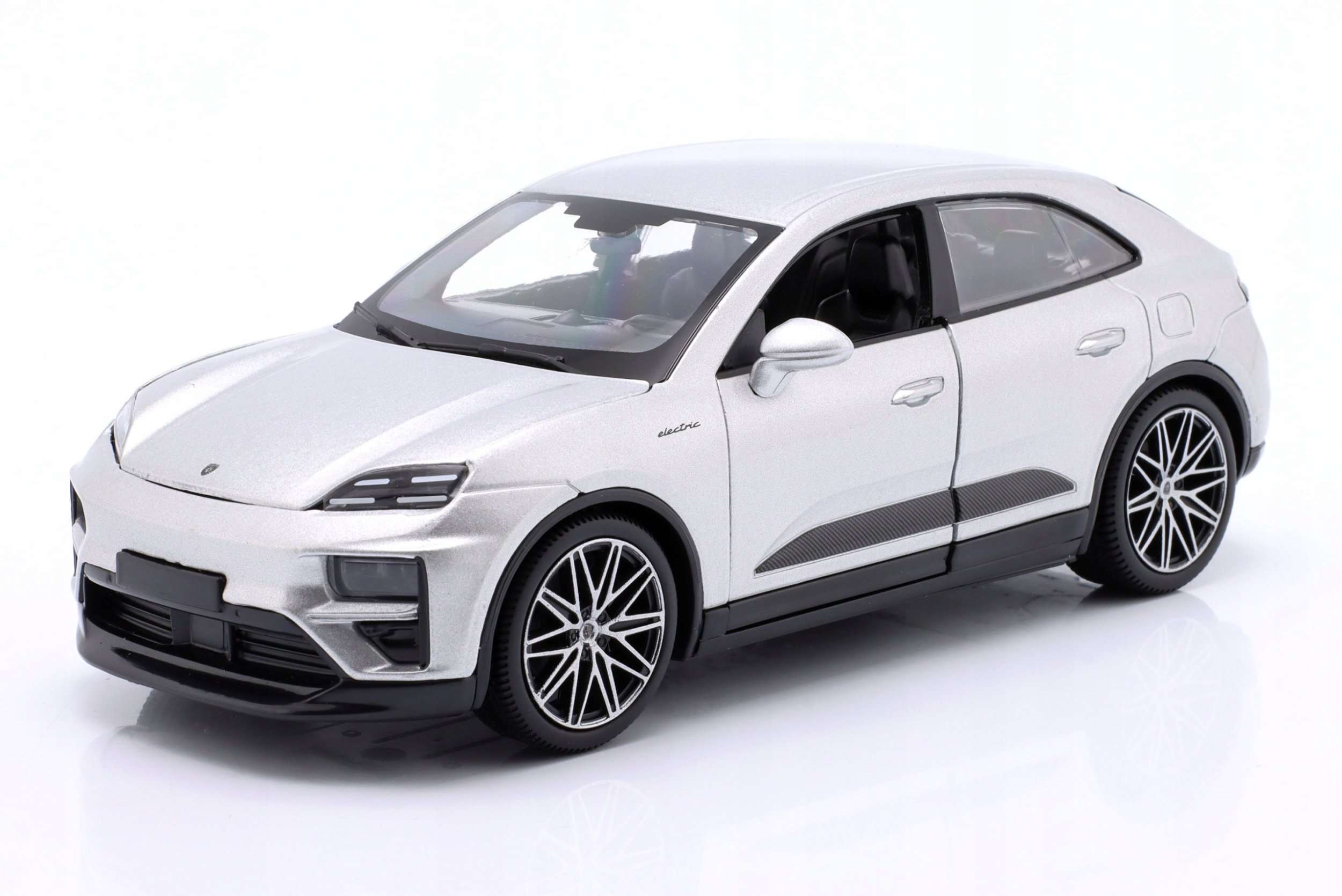Bburago BBU 1:24 Porsche Macan Turbo