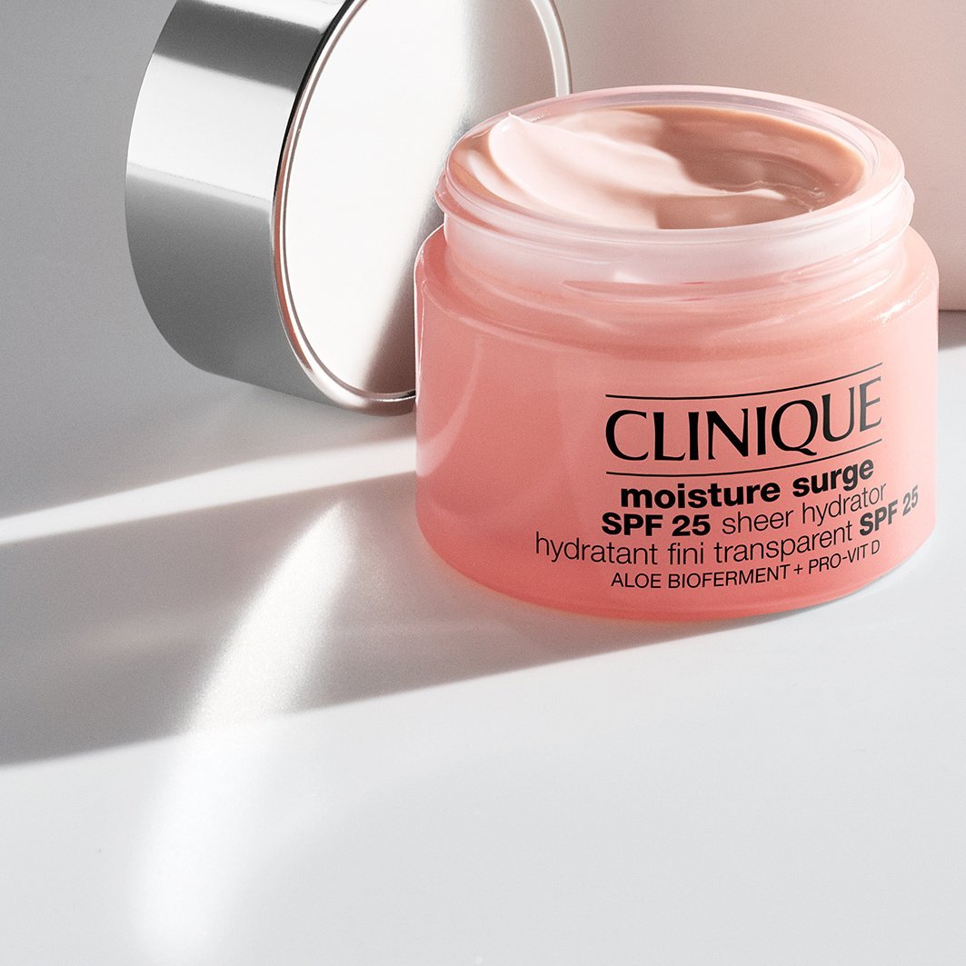 Clinique Moisture Surge SPF25 Sheer Hydrawilżający