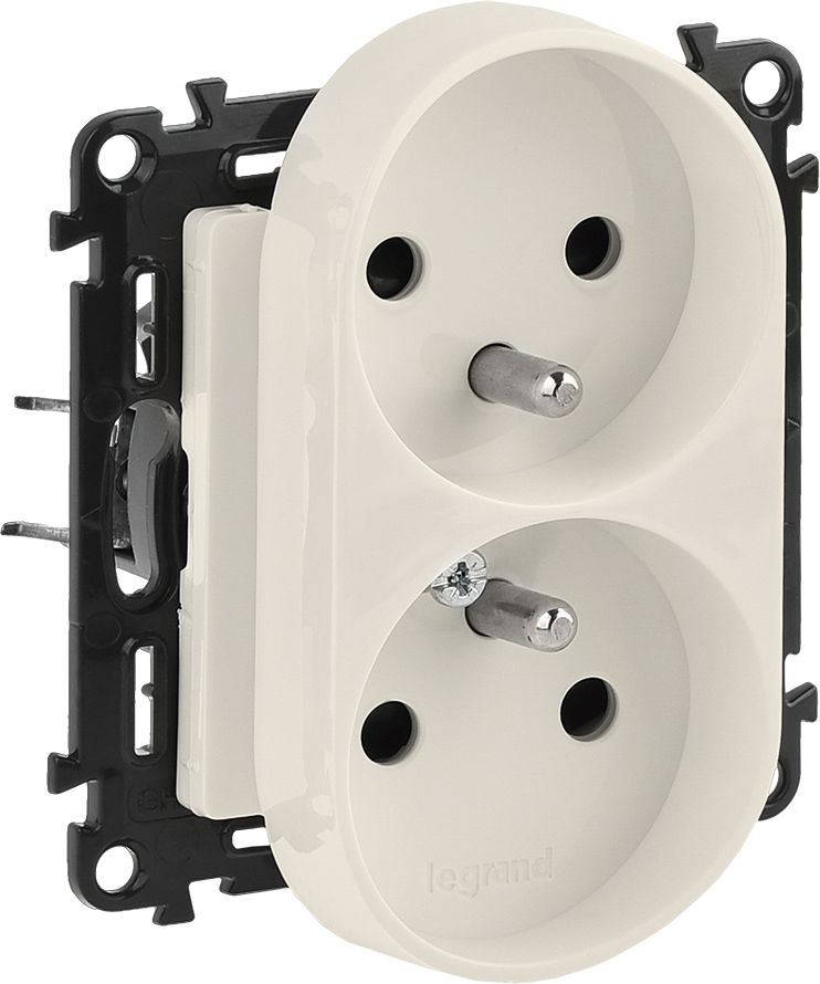 Legrand VALENA LIFE 2P+Z z przesłoną