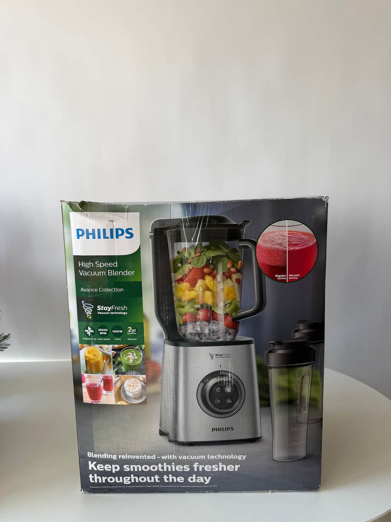 PreceBojātu iepakojumu- PHILIPS  Lieljaudas vakuuma blenderis