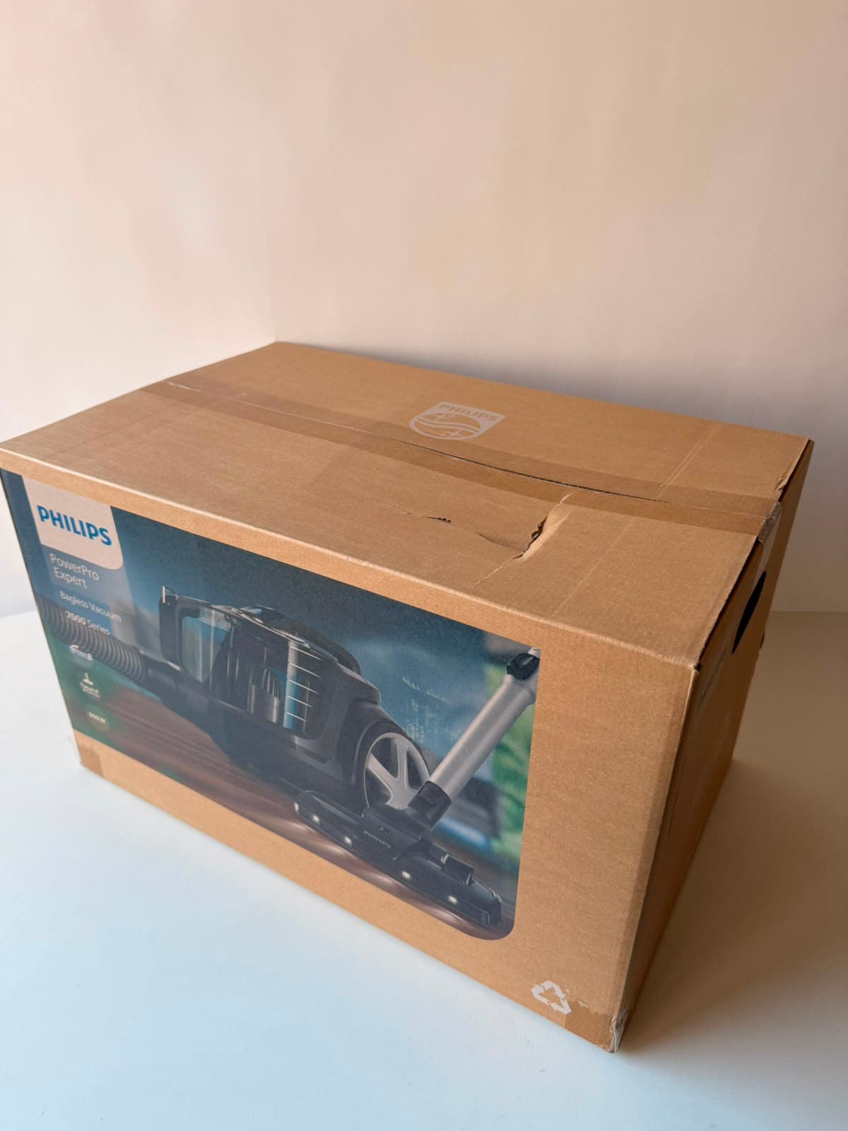 PreceBojātu iepakojumu- PHILIPS PowerPro Expert Bagless