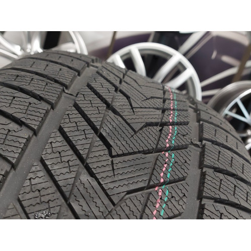 SONIX XP999 285 / 45 R19