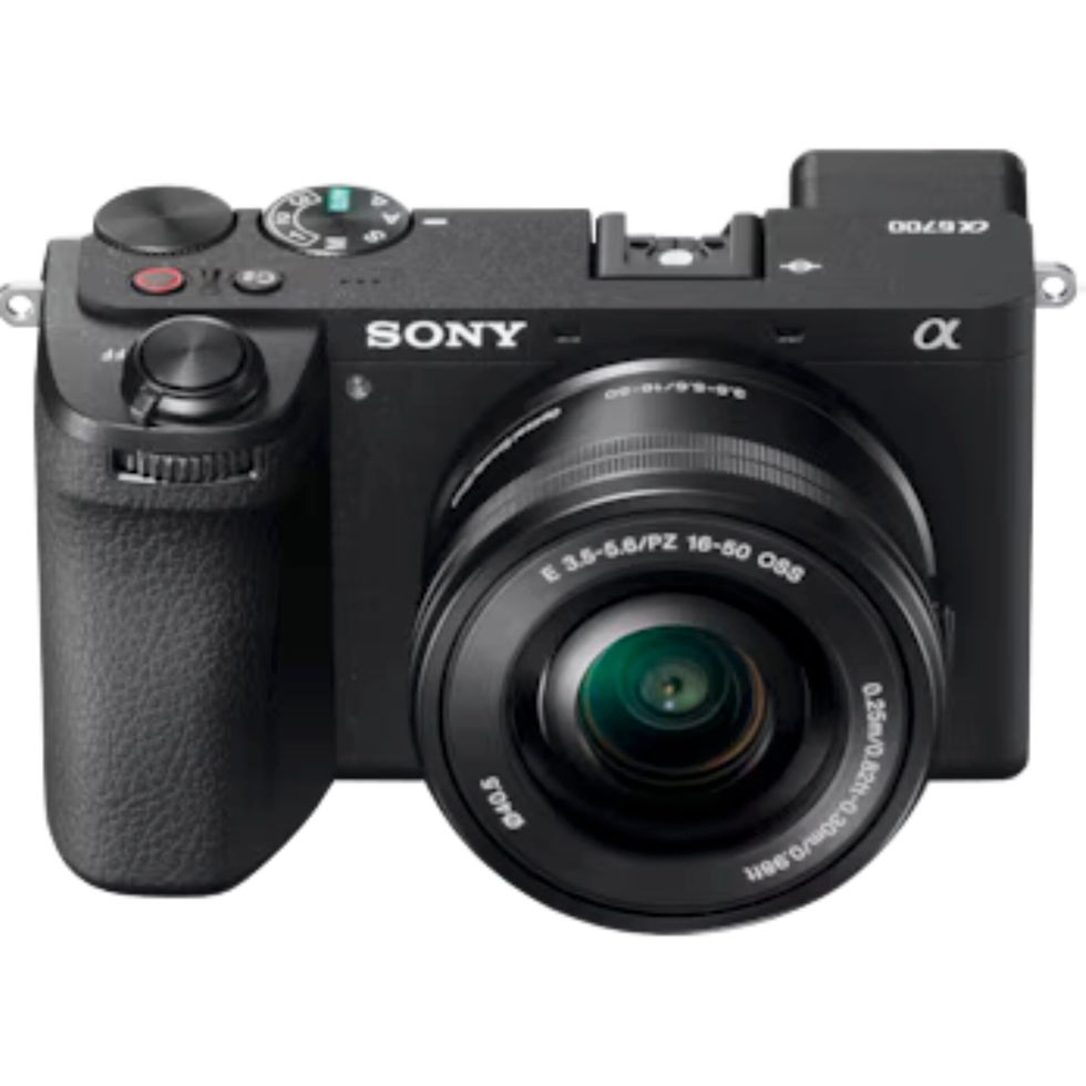 Sony A6700 + E 16-50mm f/3
